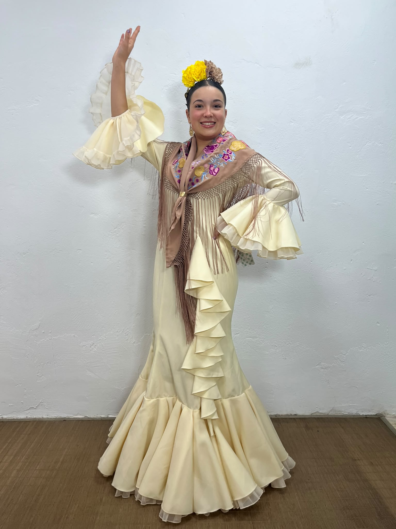 VESTIDO CASCADA BEIG TULL BEIG