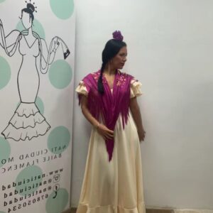 Batin flor espalda descubierta con flor y Manton