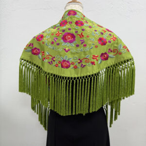 MANTÓN PEQUEÑO FLECOS DE BORLA
