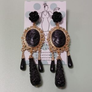 PENDIENTES CON DETALLES EN NEGRO