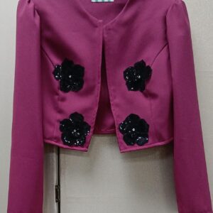 CHAQUETILLA BUGANVILLA ADORNADA EN NEGRO