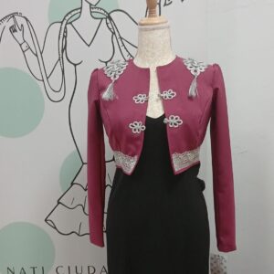 CHAQUETILLA FRESA ADORNADA EN PLATA