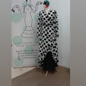 BATA CRUZADA BLANCA LUNAR GALLETA NEGRO MANGA ABIERTA CON LACITO