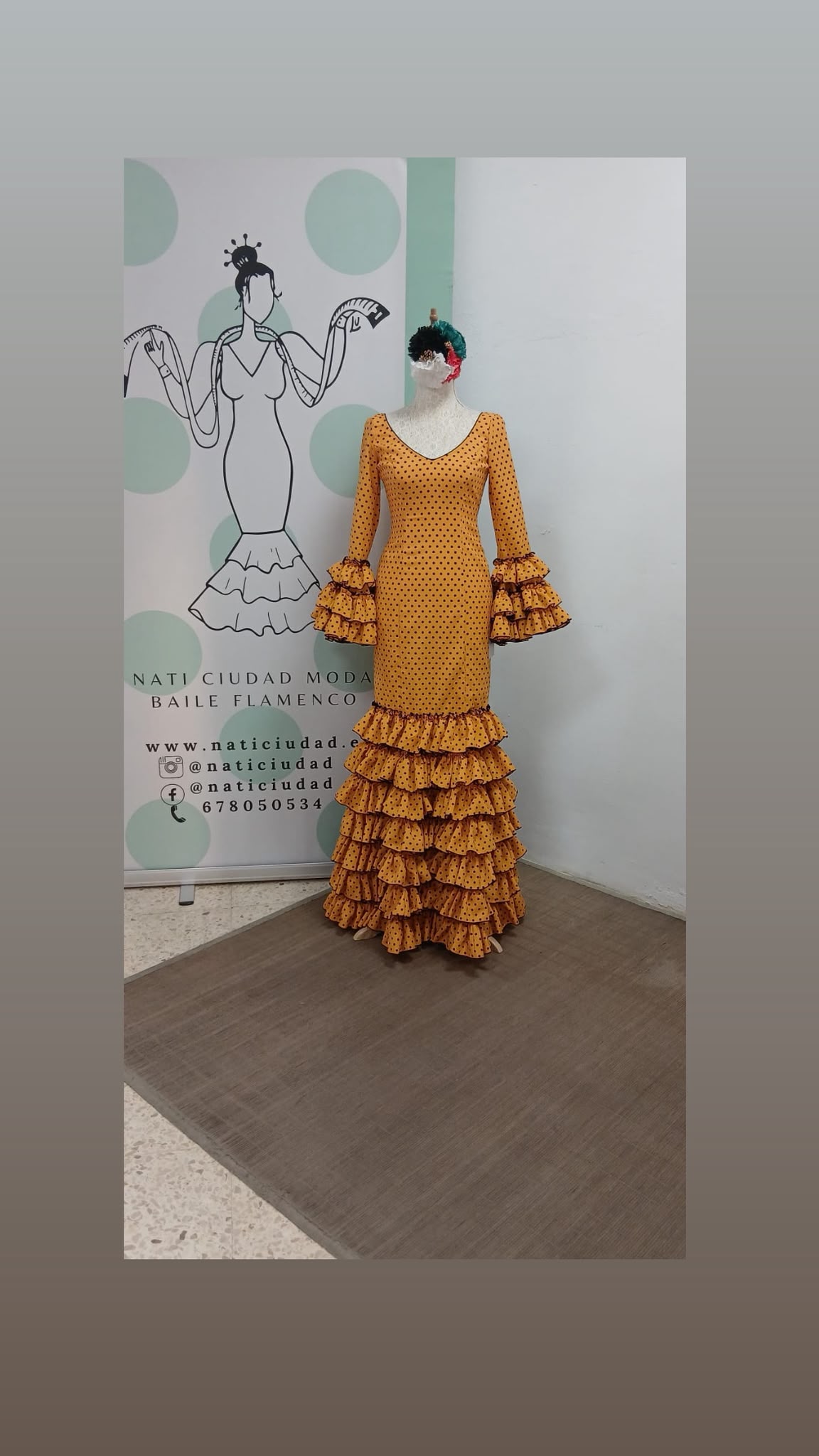 VESTIDO MARIQUILLA MOSTAZA LUNAR NEGRO , MULTIVOLANTE
