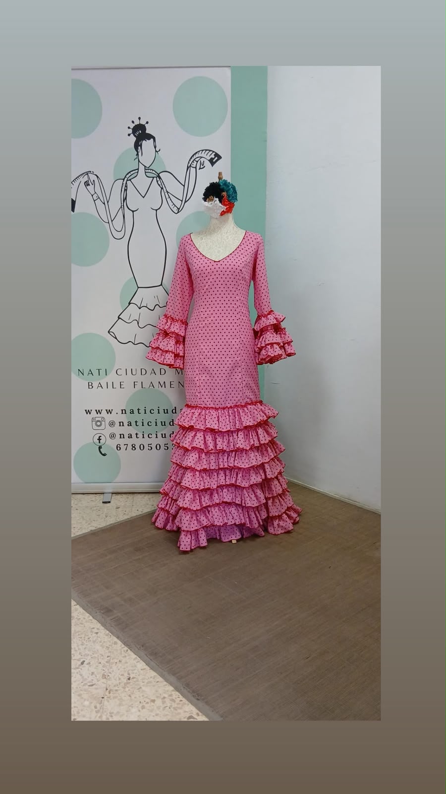 VESTIDO MARIQUILLA ROSA CHICLE LUNAR ROJO , MULTIVOLANTE