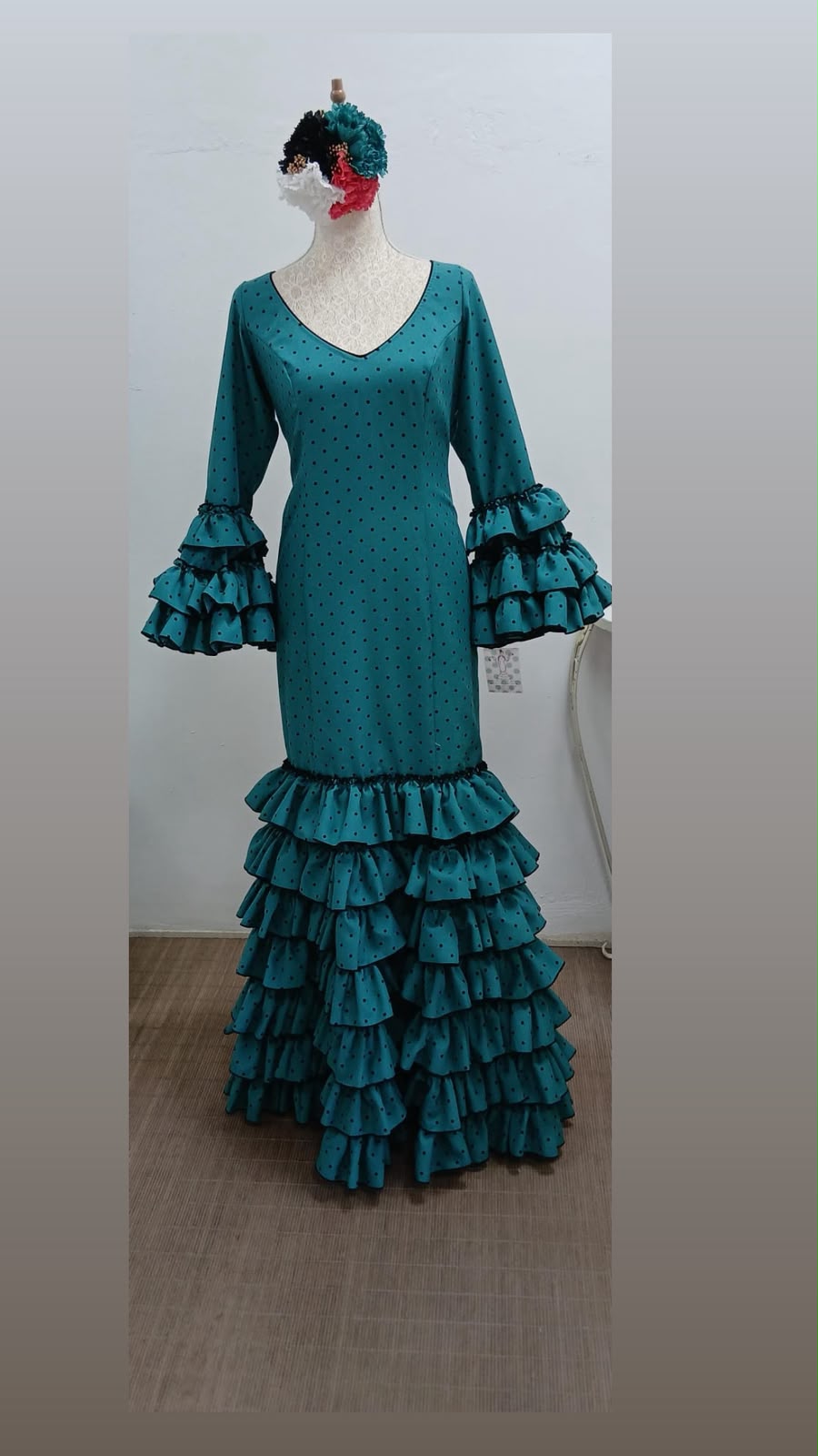 VESTIDO MARIQUILLA VERDE LUNAR NEGRO ESPACIO, MULTIVOLANTE - Imagen 2