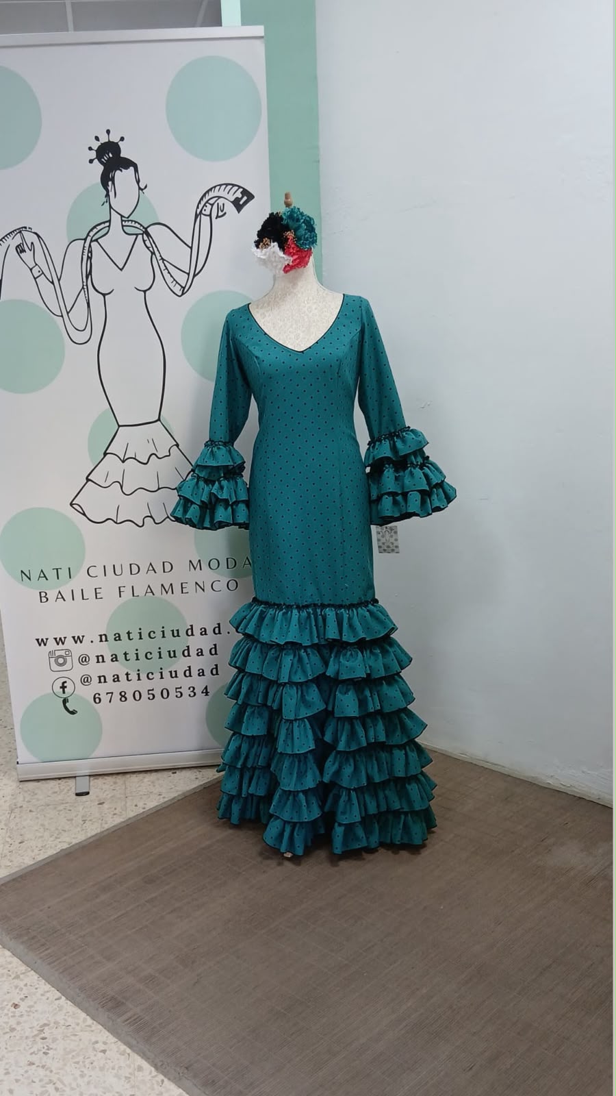 VESTIDO MARIQUILLA VERDE LUNAR NEGRO ESPACIO, MULTIVOLANTE